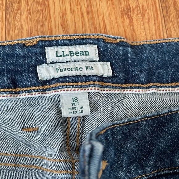 Women’s LL Bean straight jean 18 petite EUC - Picture 5 of 6
